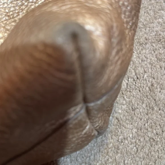 Prada tote bag with detachable crossbody strap in gold leather. - Picture 6 of 8